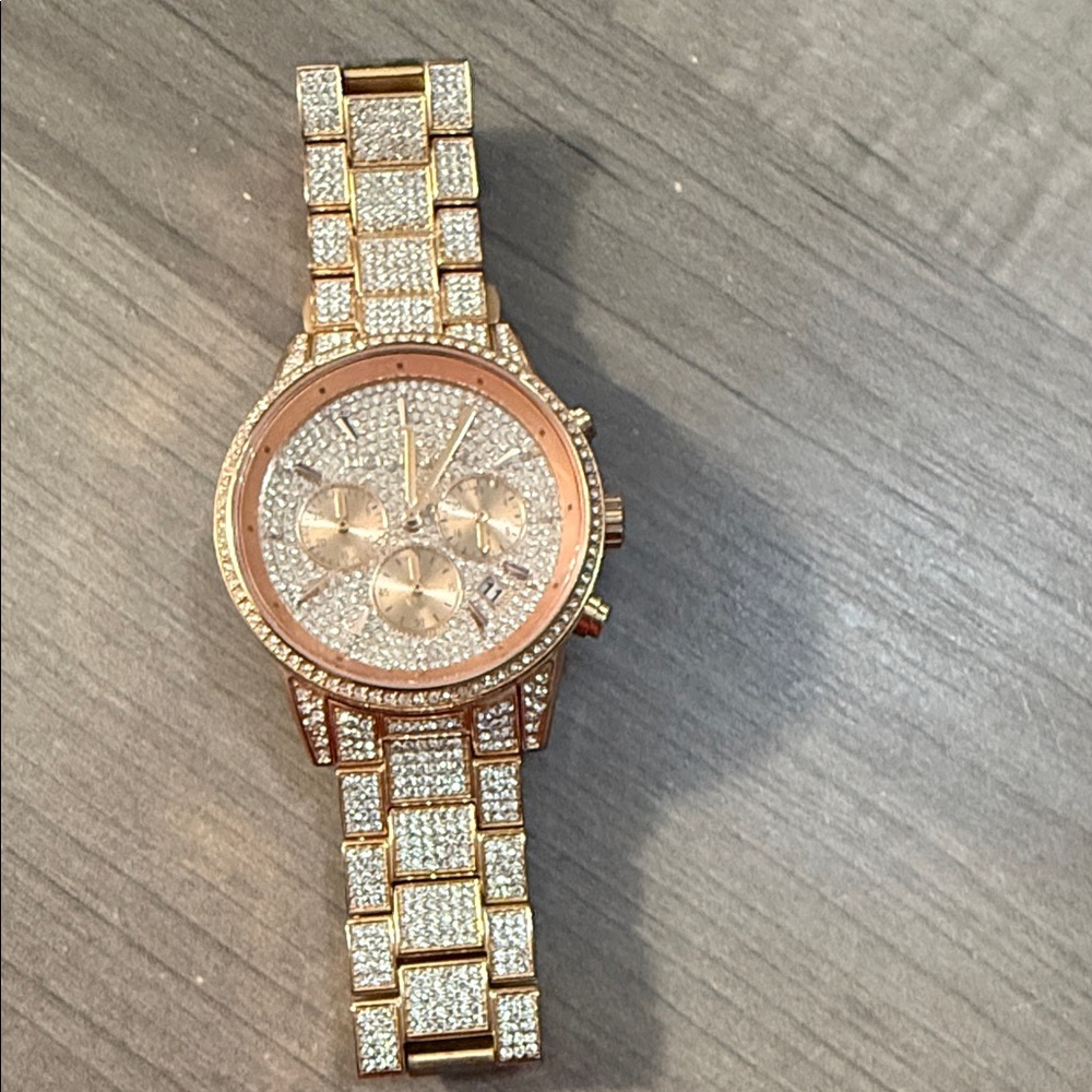 Michael Kors: Elegant Gold and Silver Women's Watch